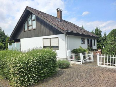 Ockenheim - Großzügiges Einfamilienhaus mit Einliegerwohnung in ruhiger Wohlfühl-Lage
