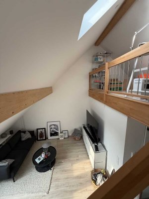 Geschmackvolle 2,5-Zimmer-Maisonette-Wohnung mit geh. Innenausstattung mit Balkon und EBK