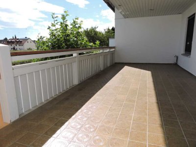 renovierte und außergewöhnliche 3 Zi.-Whg., Kamin, gr. SÜD/Balkon, EBK+Speis, Bad/WC+Gä/WC, Carport
