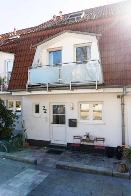 Ruhig wohnen, zentral leben: Reihenmittelhaus mit Südgarten und Weitblick ins Grüne!