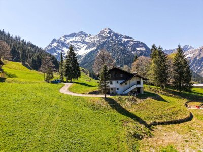 Panorama pur – charmantes Alpenhaus in spektakulärer Lage!