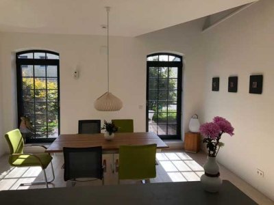 *exklusives Wohnen im Grünen * 4-Zimmer auf 2 Etagen * Haus im Haus * Grünau *