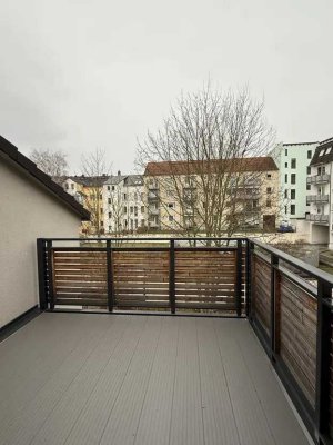 Renovierte DG Wohnung mit großem Balkon