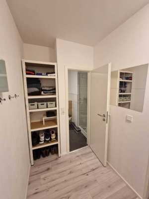Stilvolle, geräumige und gepflegte 1-Zimmer-Wohnung mit Balkon und Pantry-Küche in Bonn