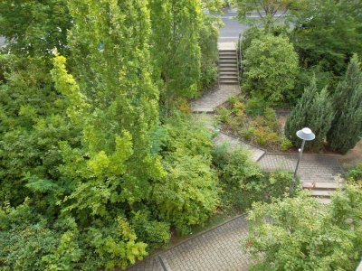 Stilvolle, modernisierte 2,5-Zimmer-Wohnung mit geh. Innenausstattung mit Balkon und EBK in Würzburg