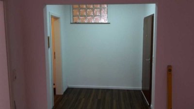 Schöne und modernisierte 4-Raum-DG-Wohnung mit Einbauküche in Zweibrücken