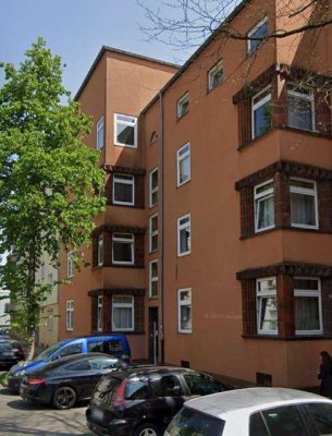 Frisch Sanierte WG-Dachgeschosswohnung mit schöner Dachterrasse!