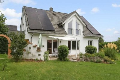 Einziehen und Wohlfühlen: Top gepflegtes Einfamilienhaus mit Gartenidylle