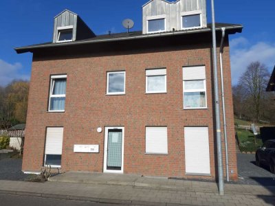Große 4-Zimmer-Wohnung mit neuer Einbauküche & Stellplatz – WBS erforderlich!