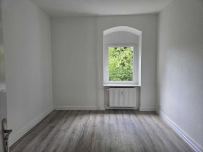 Charmante-2-Zimmer-Wohlfühloase mit Balkon - hell und gemütlich