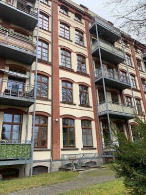 Geschmackvolle Wohnung mit zwei Zimmern sowie Balkon und Einbauküche in Chemnitz