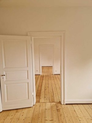 Renovierte 4-Zimmer-Altbau-Wohnung im 2. OG in Velbert