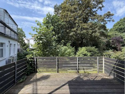3650 - Im Herzen des Wachmannquartiers - Modernisierte 2-Zimmer-Altbauwohnung mit Terrasse