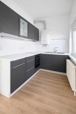 *ab sofort * EINBAUKÜCHE * Erdgeschoss * Balkon mit Blick in den Garten * 3 Zimmer