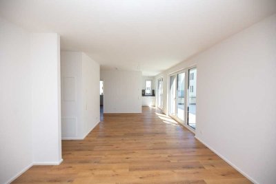 Dachterasse, Einbauküche und 3 Zimmer in exklusiver Penthouse-Wohnung