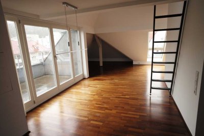 Traumhafte DG Wohnung im Stadthaus: zentral gelegen und  sehr gut ausgestattet