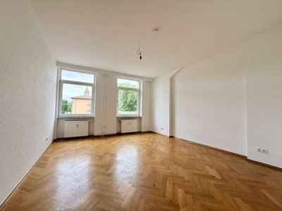 Erstbezug nach Sanierung - helle  1 ZKD-Altbauwohnung mit großer Wohnküche