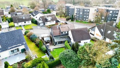 Großzügiges Ein-/Zweifamilienhaus mit Garten, Kamin & Garagen in ruhiger Lage