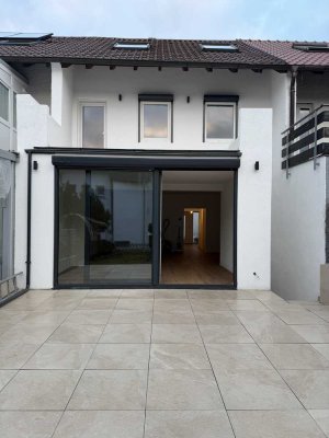 Reihenmittelhaus mit Garten, kernsaniert in Stuttgart Bergheim