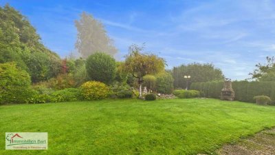FREUDENBURG: GROßZÜGIGES ZWEIFAMILIENHAUS MIT IDYLLISCHEM GARTEN AUF 10 AR GRUNDSTÜCK