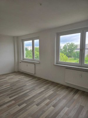 Großzügige 2 -Raumwohnung mit + Wanne + Aufzug!