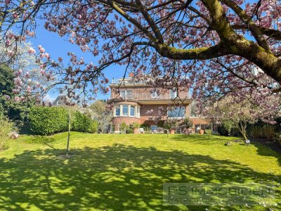 Repräsentative, denkmalgeschützte Villa mit traumhafter Dachterrasse und Blick in die Rheinauen