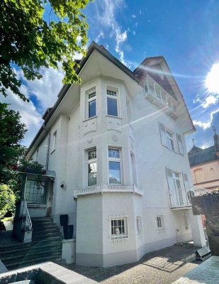 Wunderschönes Wohndomizil mit EBK in bester Halbhöhenlage von Wiesbaden!