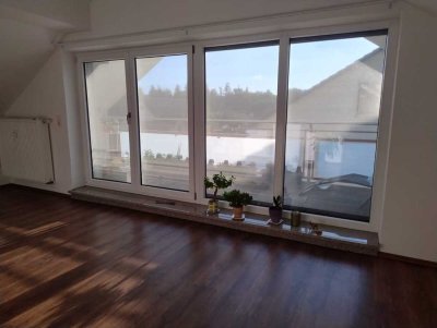 *Sonnengeküsste, sanierte 3-ZKB-Dachgeschosswohnung mit EBK in Zusmarshausen*