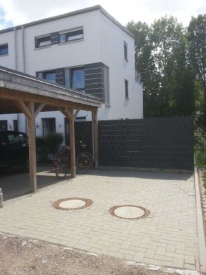 Preiswerte 5-Zimmer-Doppelhaushälfte mit gehobener Innenausstattung und EBK in Garbsen