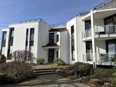 Erstbezug nach Sanierung mit Balkon: Exklusive 3-Zimmer-DG-Wohnung mit geh. Innenausstattung