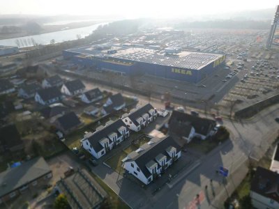 Zu vermieten: Neubau Reihenhaus im KfW-40-EE-Standard direkt gegenüber dem LUV Shoppingcenter.