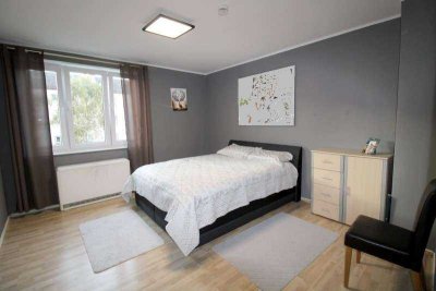 Lichtdurchflutete, renovierte 2-Zimmerwohnung in ruhiger Lage von Augsburg-Göggingen