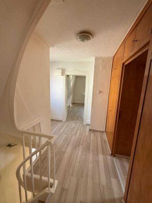 Charmantes kleines Häuschen in Frankfurt-Harheim für Paare oder Familie mit 1 Kind!