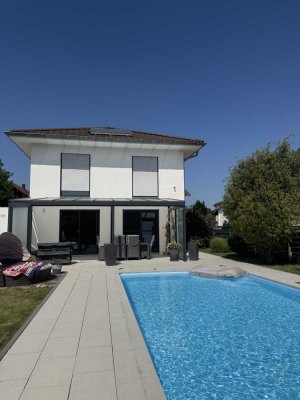 Modernes Einfamilienhaus mit gehobener Innenausstattung und Pool in Büdingen