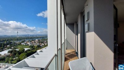 Wohnen mit Skyline-Flair – Rooftop Pool &amp; Fitness bei der U1