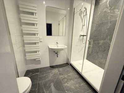 Frisch hergerichtet! Gemütliche 3-Raumwohnung mit Balkon und Dielenboden, Stellplatz möglich!