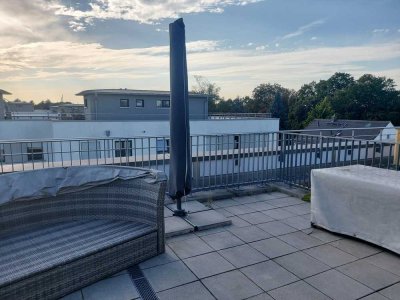 Moderne 3-Zimmer Maisonette-Wohnung mit Balkon und Dachterrasse in München-Aubing