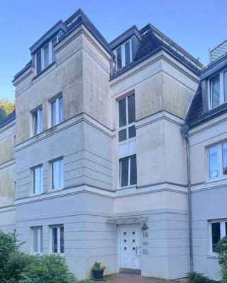 Bäkepark, sonniges Dachgeschoß, Erstbezug nach Sanierung ! 4 Zimmer, Südterrasse ! Familiengerecht !
