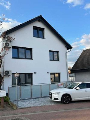 Neubau: 4 Zimmer, Klimaanlage, 2-PKW-Stellplätz+Garten