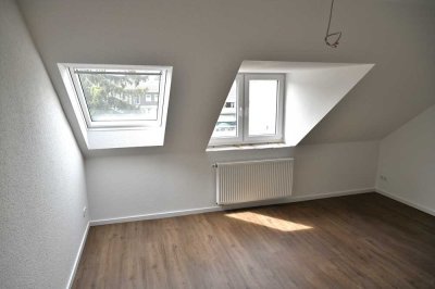 Attraktive, frisch sanierte und helle 3-Zimmer DG Wohnung im unteren Gründerzeitviertel