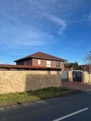 Moderne Stadtvilla mit zusätzlichem Bungalow in dörflicher Lage - alle Generationen unter einem Dach