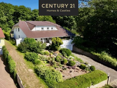 Exklusive Waldrandvilla in Schiffweiler – Architektonisches Juwel mit Weitblick