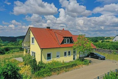 Gemütliches Familiendomizil - Atemberaubender Ausblick ins Grüne 
Am Ortsrand von Waltersberg