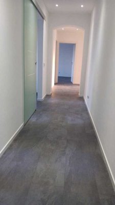 Helle 4-Zimmer-Wohnung, 93m2, Top Lage, 2 Balkone