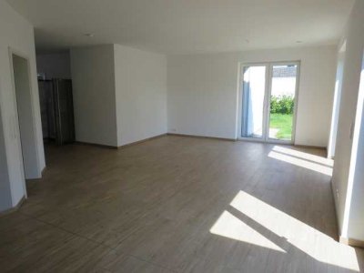 Energiespar-DHH mit EBK und Carport