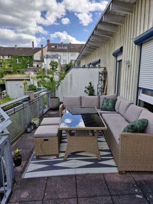 Ruhige, zentrale Maisonette-Wohnung mit Dachterrasse nahe Gutenbergplatz