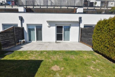 Wohnkomfort auf höchstem Niveau – Gartenwohnung mit Privatsphäre und zwei Carportplätzen