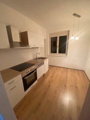 Sonnige 3-Zimmer-Wohnung in ruhiger Lage mit verglastem Balkon &amp; Holzofen