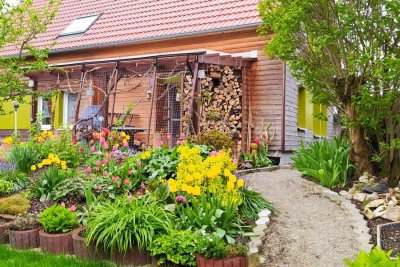 Doppelhaushälfte mit Terrasse und idyllischem Garten!
