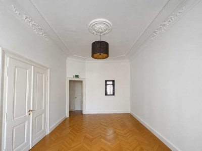 Altbau-Traum / 4-Zimmer / 2. OG / Balkon / Aufzug / Vermietet